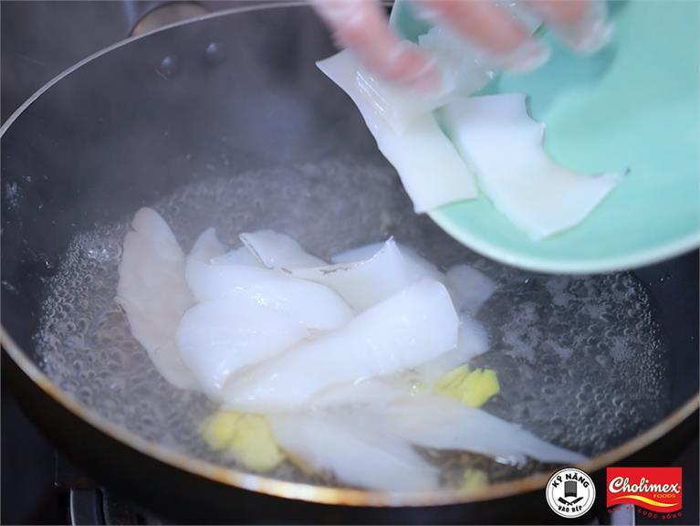 CÁCH LÀM MỰC XÀO SA TẾ NGON