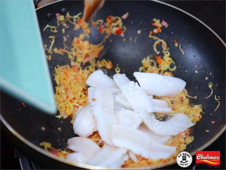 CÁCH LÀM MỰC XÀO SA TẾ NGON