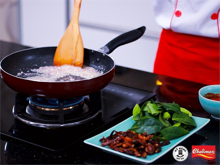 CÁCH LÀM KHÔ GÀ LÁ CHANH ĐƠN GIẢN TẠI NHÀ
