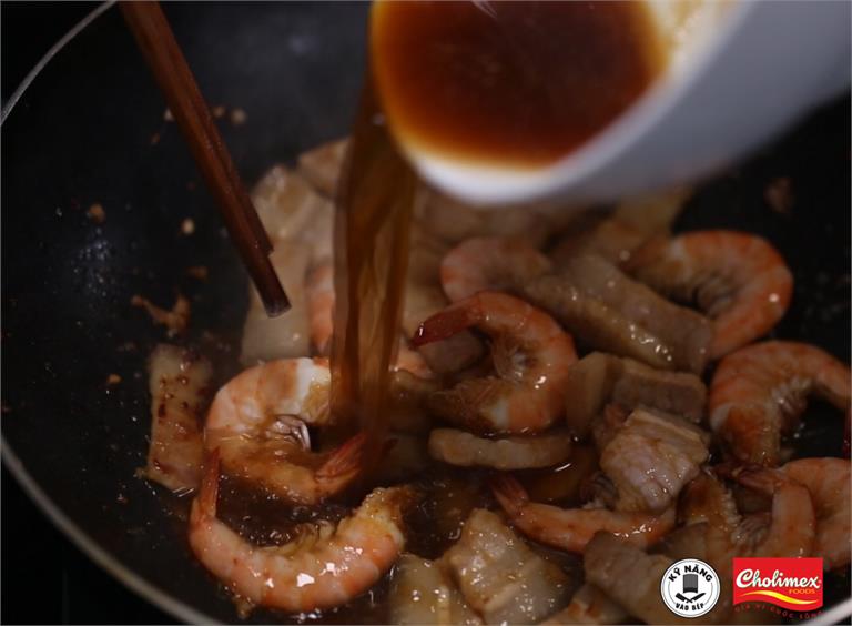 Cách làm Tôm rim thịt ngon