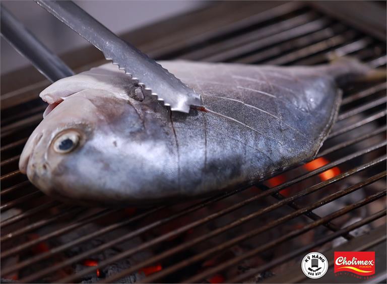 Cách làm Cá chim nướng muối ớt ngon cho bữa tiệc