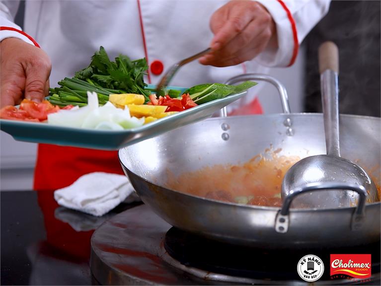 CÁCH LÀM SƯỜN XÀO CHUA NGỌT NGON