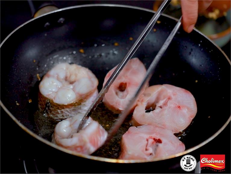 CÁCH NẤU CANH CHUA CÁ LÓC ĐƠN GIẢN