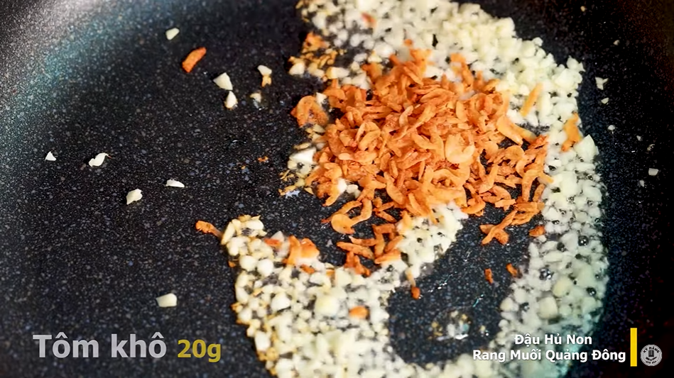 Cách làm đậu hủ non rang muối Quảng Đông thơm ngon, giòn rụm